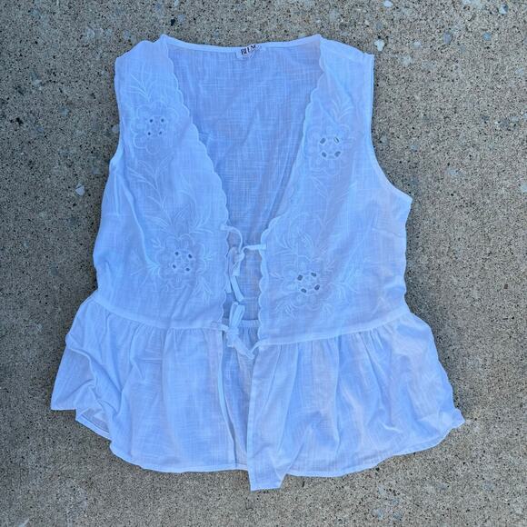 Blenca White Eyelet Embroidered Crop Top - Size M - Picture 7 of 7